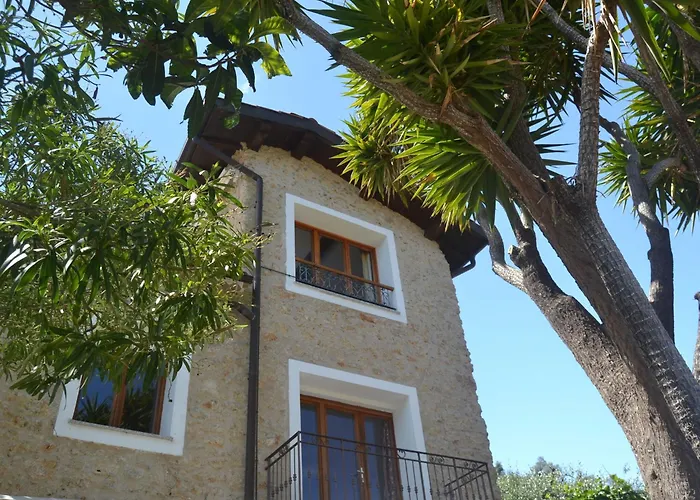 Family In French Riviera Feriehus